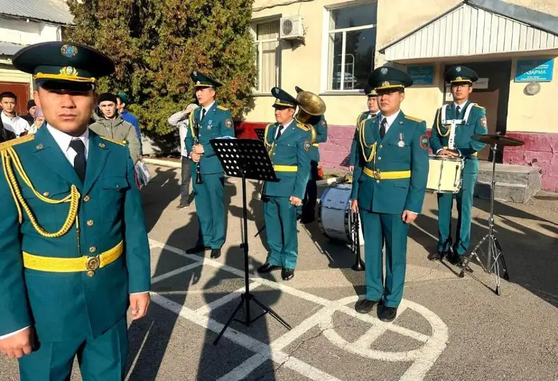 Tótenshe jaǵdaılar mınıstrliginiń áskerı bólimderi 53 almatylyqpen tolyqty