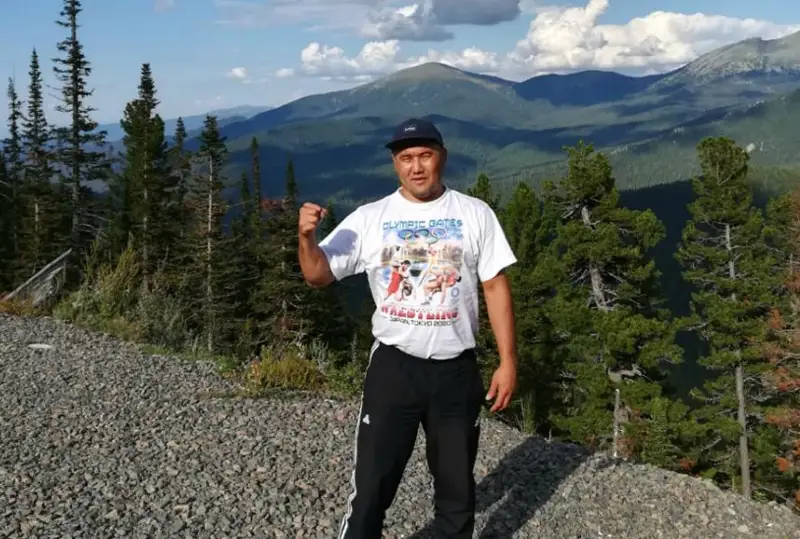 Герои Республики: Ержан Амирханов спас 48 человек из загоревшегося автобуса