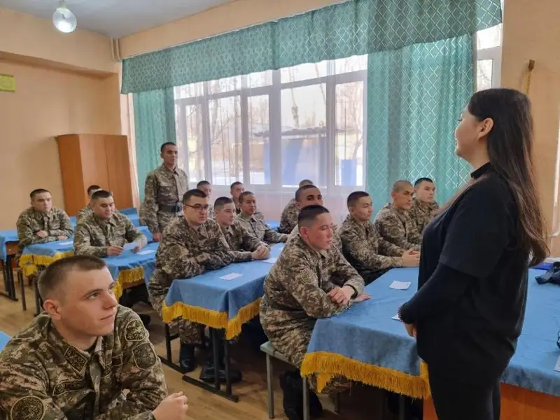 2023 jyldan bastap áskerden oralǵan sarbazdar 40-tan astam ýnıversıtette tegin oqı alady