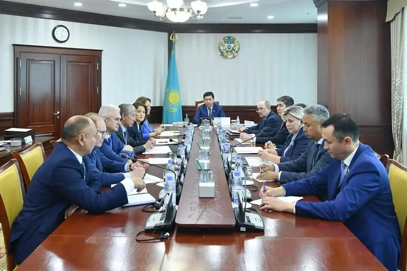 При Мажилисе заработает Общественная палата