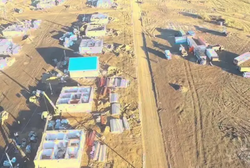 Строительство домов для пострадавших от пожаров костанайцев ведется круглосуточно