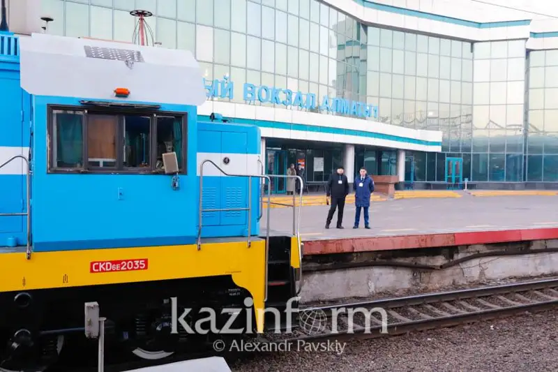 Первый пригородный поезд прибыл из Конаева в Алматы