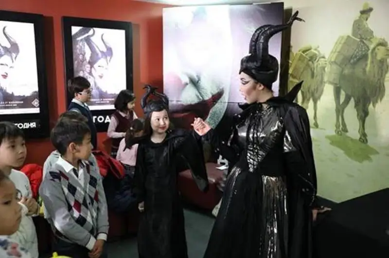 قازاق تىلىنە دۋبلياجدالعان 32- گولليۆۋد فيلمى پروكاتقا شىقتى