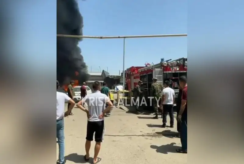 Пожар произошел на одном из рынков Алматы