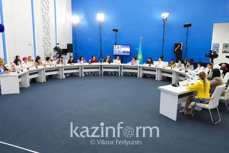 Qazaqstandyqtardyń 93% otbasy qundylyǵyn aldyńǵy orynǵa qoıady
