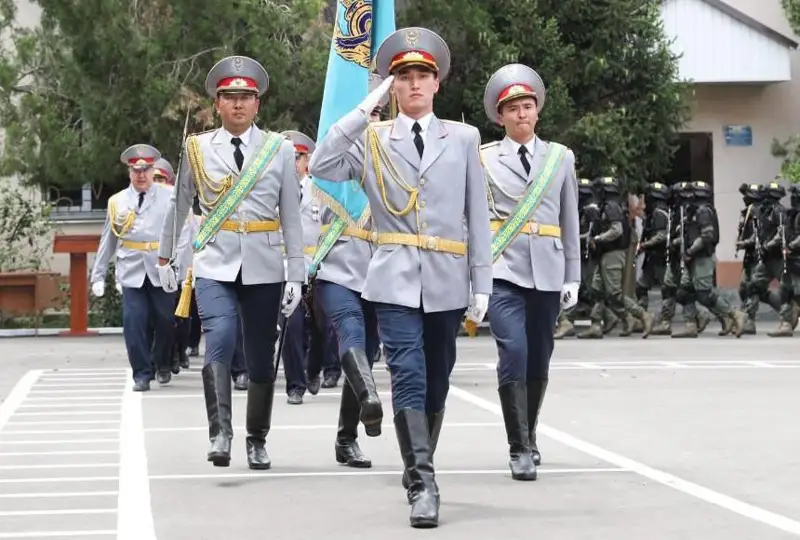 Более 400 сотрудников жамбылской полиции получили награды в честь праздника