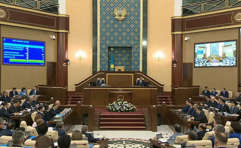 Парламент Үкімет пен Есеп комитетінің бюджет туралы есебін бекітті