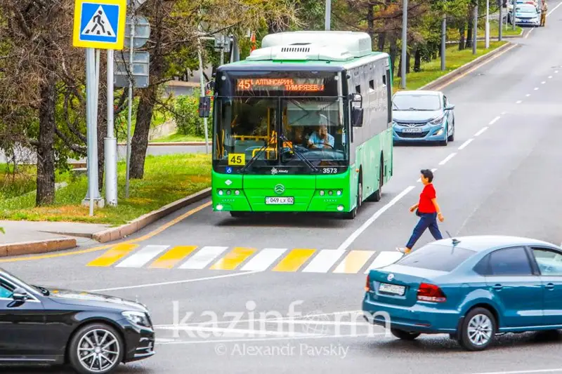 Более 50 автобусных маршрутов изменят схемы движения в Алматы из-за марафона