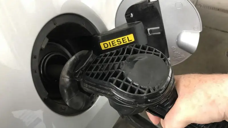 قازاقستاندا ديزەل وتىنى قىمباتتادى