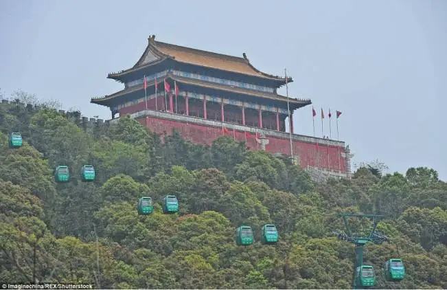 3A69140600000578-3942208-image-a-77_1479466108788_651x422