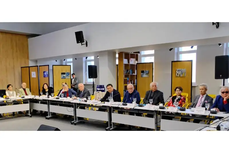 Аким Алматы встретился с представителями творческой интеллигенции