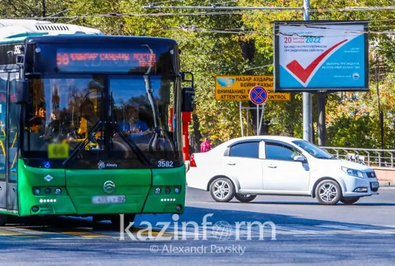 Три автобусных маршрута изменили схему движения в Алматы