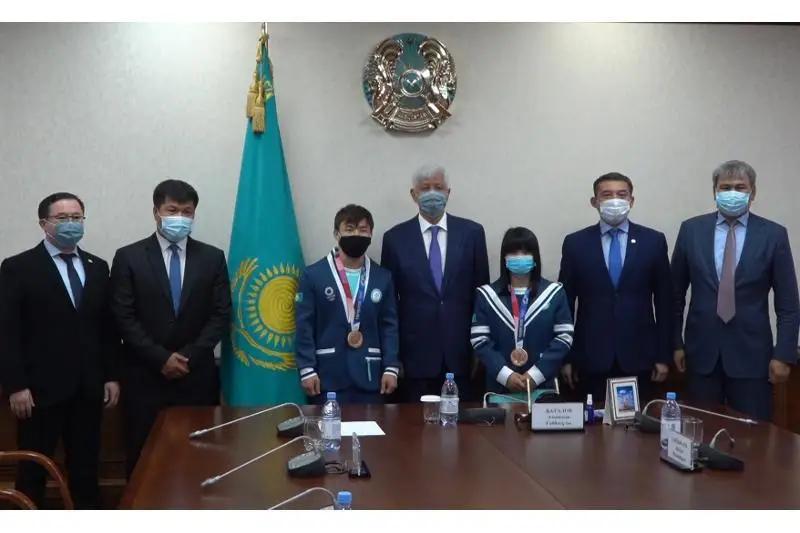 توكيو وليمپياداسىنىڭ جۇلدەگەرلەرى زۋلفيا چينشانلو مەن يگور سون باسپانالى بولدى