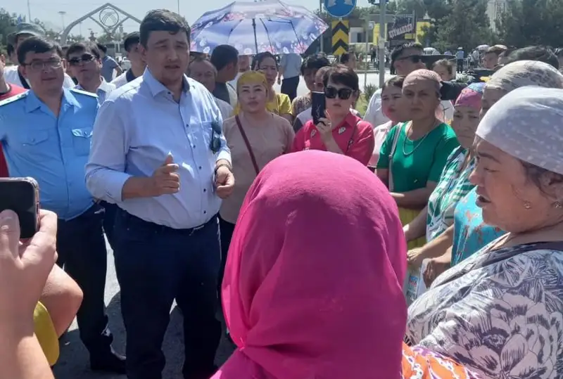 Две экспертизы проводят по сгоревшему рынку в Жетысае