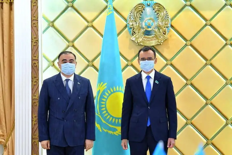 ماۋلەن اشىمبايەۆ ازەربايجاننىڭ قازاقستانداعى ەلشىسىن قابىلدادى