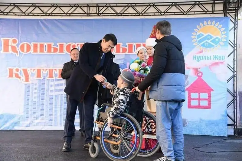 Táýelsizdik merekesine oraı Túrkistan oblysynda 60 otbasy baspanaly boldy