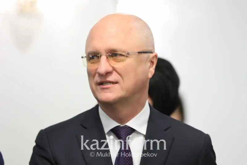 ماسەلەنى رەتتەيمىز - رومان سكليار پرەزيدەنتتىڭ «ۇشاق بيلەتى قىمبات» دەگەن سىنى جايلى