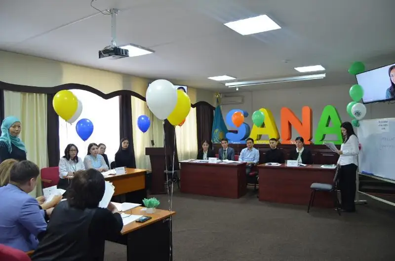 ەلوردادا مەملەكەتتىك قىزمەتكەرلەرگە اعىلشىن ءتىلى وقىتىلادى