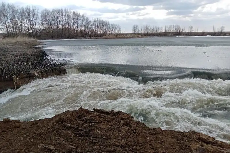 Жители поселка Чинарев ЗКО эвакуированы в безопасные участки