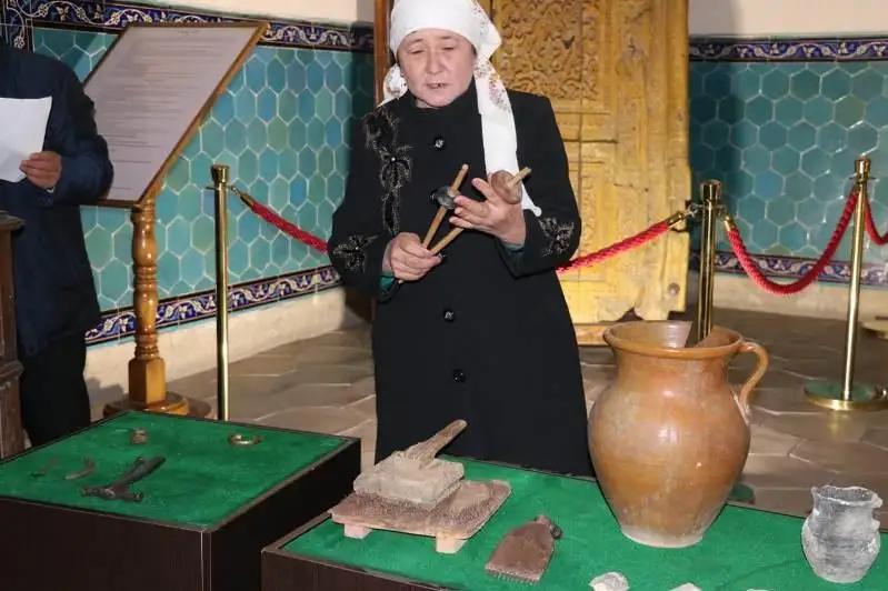 تۇركىستانداعى مۋزەيگە تۇرعىنداردان 40 قا تارتا كونە جادىگەر تارتۋ ەتىلدى