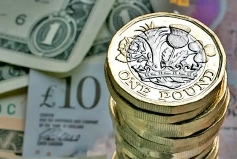Рекордное падение продемонстрировал фунт по отношению к доллару