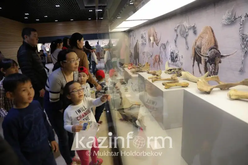 Путешествие в эпоху ботайской культуры совершили на автобусе посетители музея