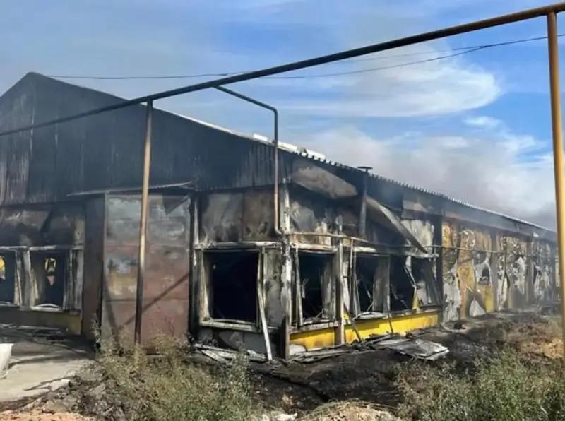 Пожарные в Западно-Казахстанской области тушили цех птицефабрики