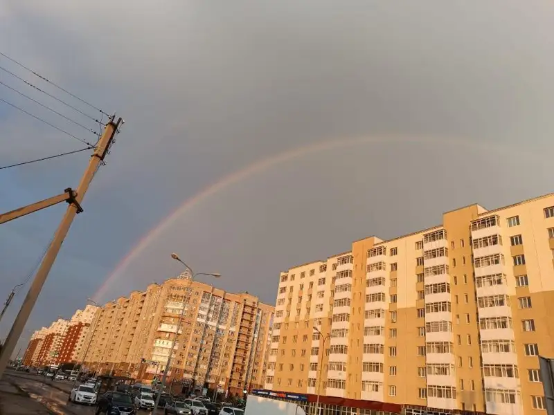 Получасовой шторм с градом бушевал в одном из микрорайонов Нур-Султана