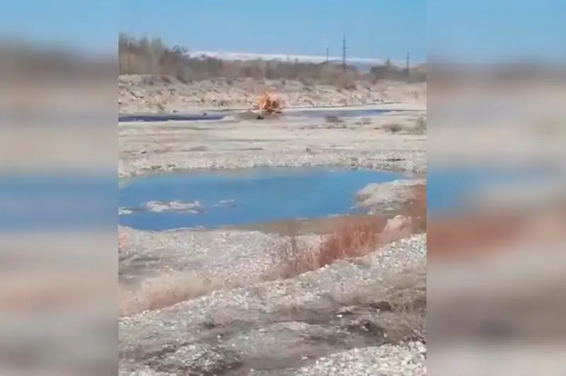 Гравий и песок незаконно добывают в русле реки в Алматинской области