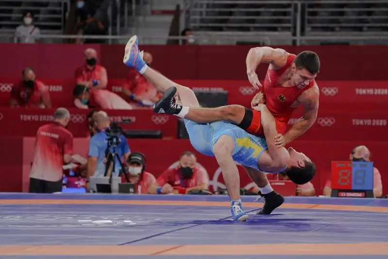 وليمپيادا: تاعى ءبىر قازاقستاندىق بالۋان العاشقى بەلدەسۋىندە جەڭىلىپ قالدى