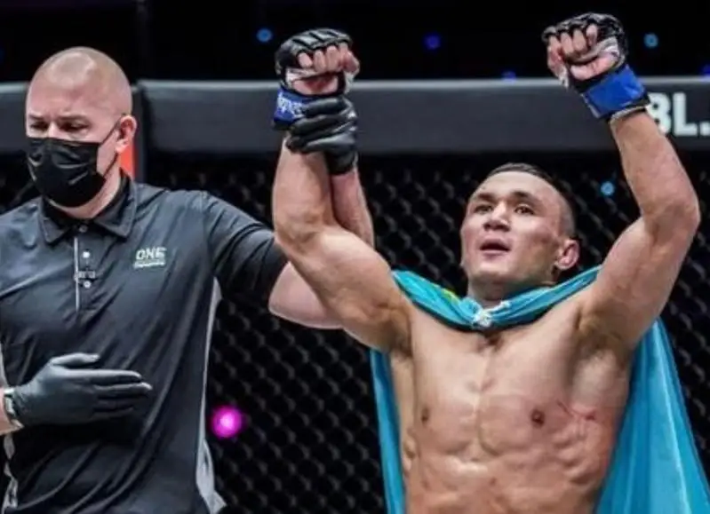 Казахстанский боец Ахметов встретится в поединке с японским спортсменом