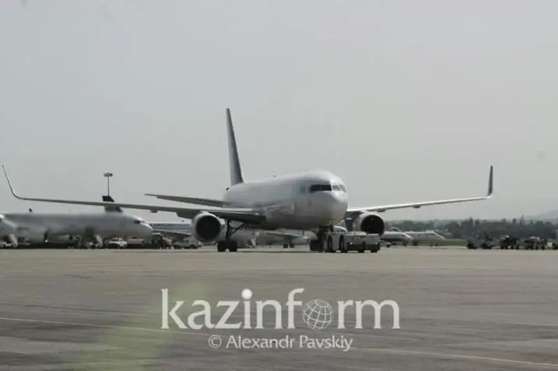 Более 150 пассажиров не могут вылететь из Атырау в Шымкент