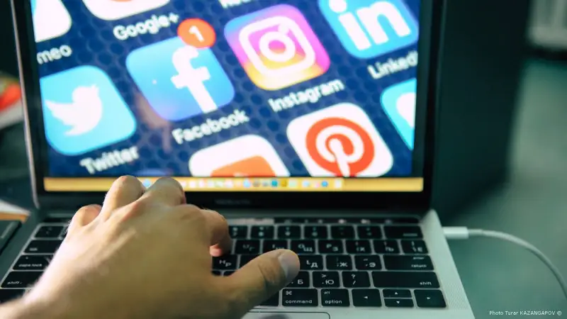 الەۋمەتتىك جەلىلەردە بەلسەندىگى ءۇشىن قازاقستاندىق 2 جىلعا سوتتالدى