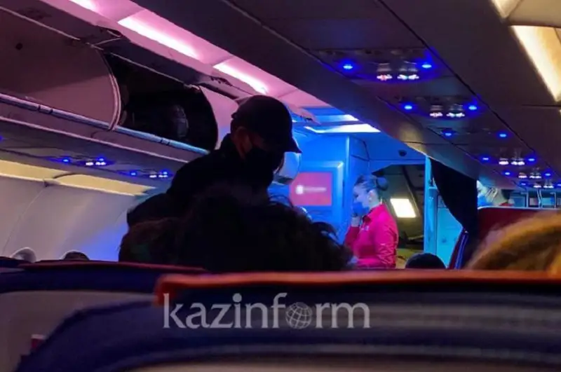 Ushaqta áýe kompanııasy qyzmetkerlerin balaǵattaǵan shymkenttikke aıyppul salyndy