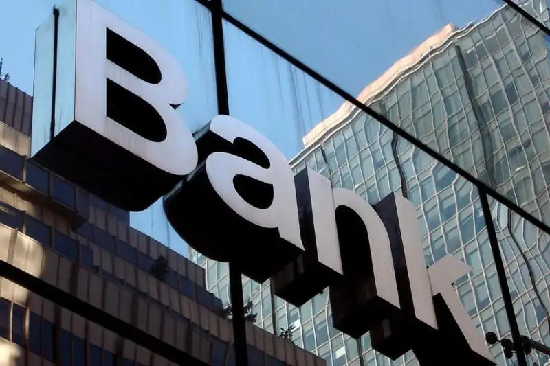 مەملەكەتتىك قىزمەتشىلەردىڭ شەتەل بانكتەرىندە ەسەپشوت اشۋىنا شەكتەۋ ەنگىزىلەدى