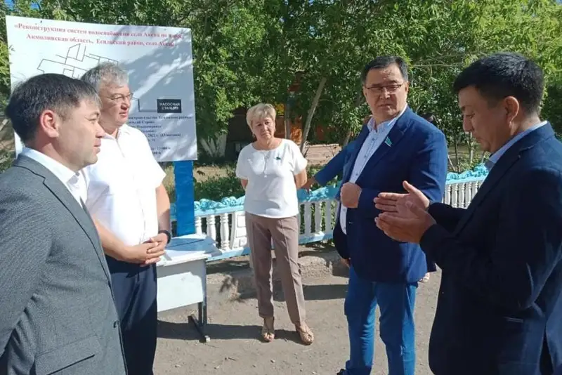 Сенатор Нурлан Бекенов встретился с жителями Акмолинской области