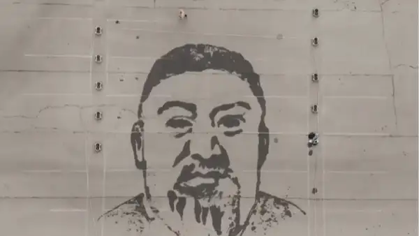 الماتىدا ابايدىڭ ەرەكشە سۋرەتى سالىندى