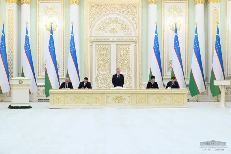 Президент Узбекистана предложил передать часть полномочий Парламенту
