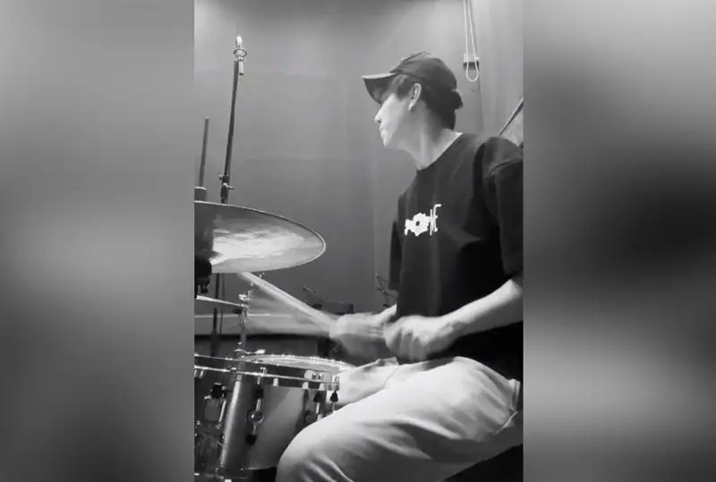 Димаш Кудайберген восхитил поклонников игрой на барабанах