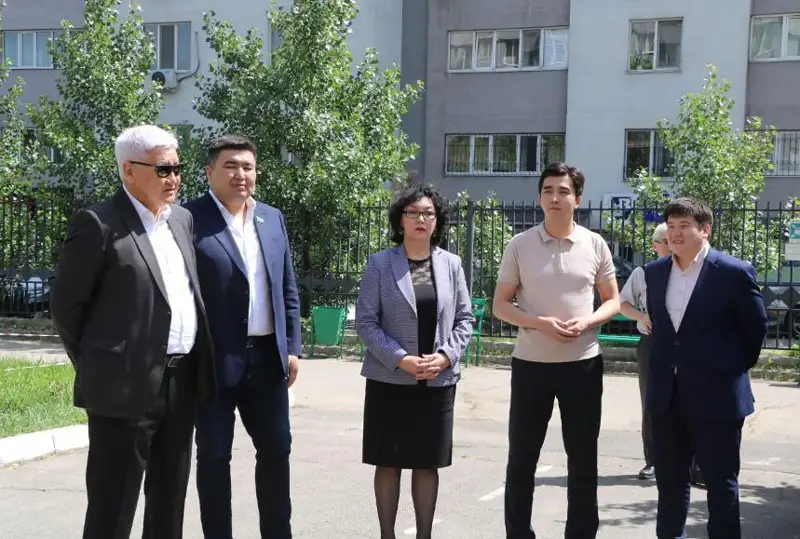 Мажилисмены призвали алматинских студентов поддержать референдум