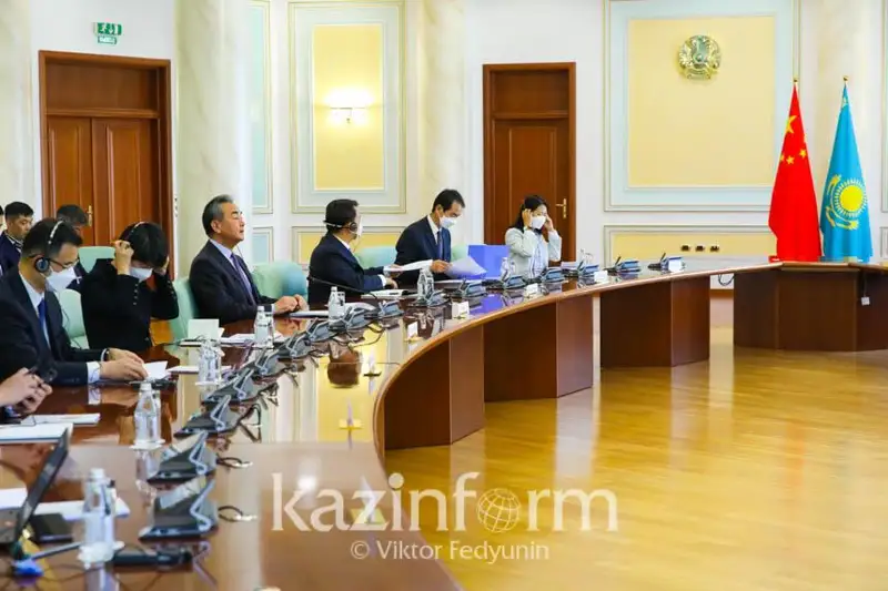 Убежден, что строительство Нового Казахстана достигнет впечатляющих результатов – глава МИД Китая