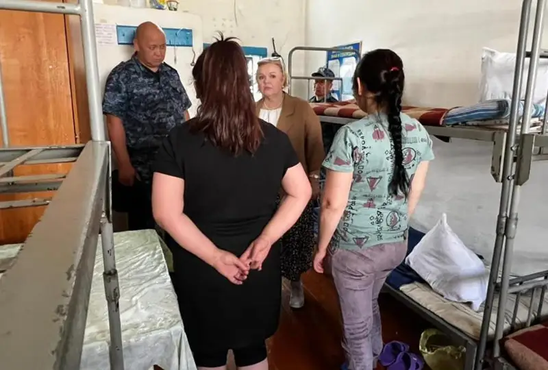 Májilis depýtaty qańtar oqıǵasy boıynsha qamaýda otyrǵandardyń jaǵdaıyn kórdi