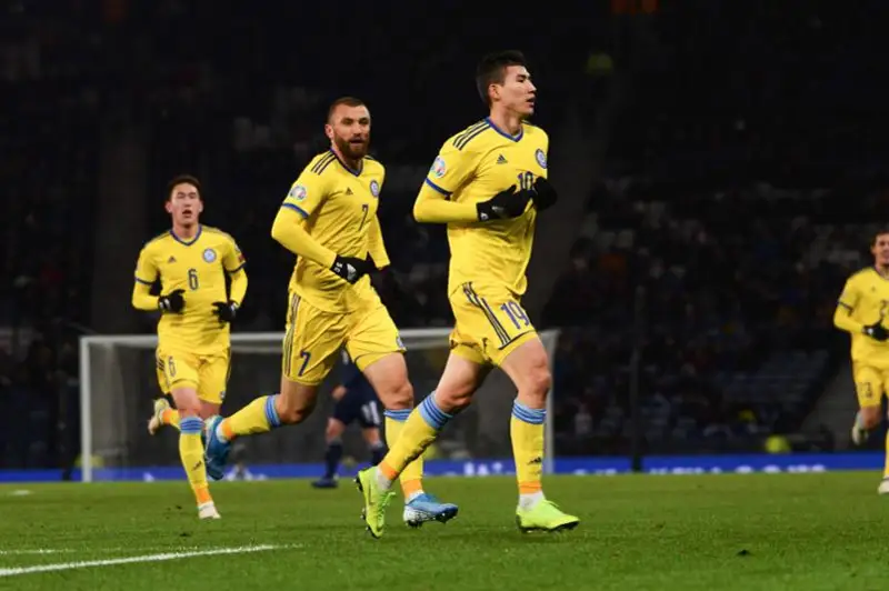 فۋتبول: قازاقستان قۇراماسى وزبەكستان كومانداسىمەن قاشان كەزدەسەدى؟