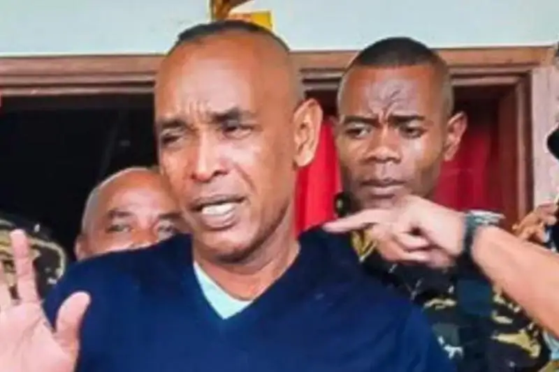 مينيستر تىكۇشاق اپاتىنان كەيىن جاعالاۋعا 12 ساعات بويى ءجۇزىپ جەتكەن