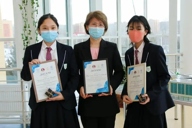 Карагандинские школьницы завоевали первое место на конференции по геофизике в РФ