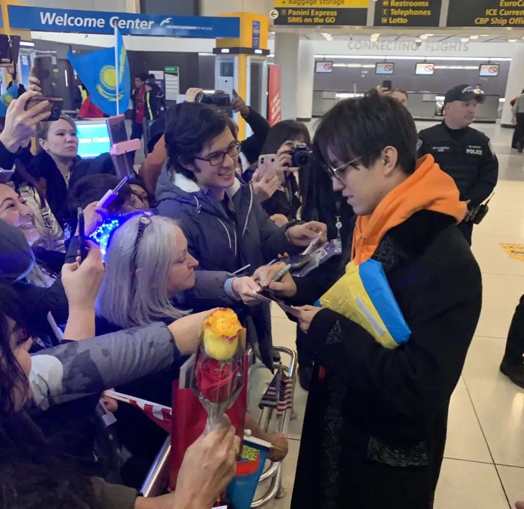 Fans shower Dimash Kudaibergen with love at JFK in New York