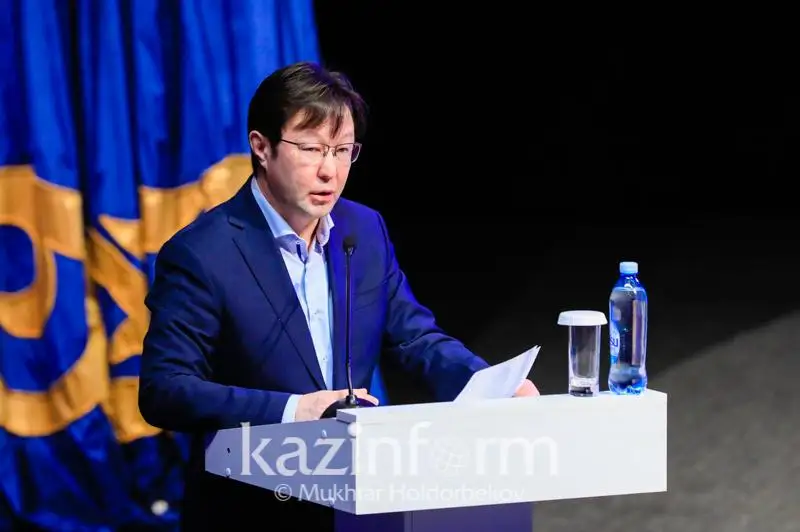 IT tehnologııalar men áleýmettik jeliler ústem qurǵan zamanda jańa ádebıet jasap jatyrmyz – Aqberen Elgezek