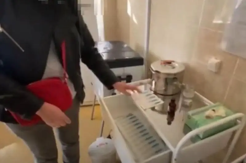 استانادا 3  اي بويى ۆاكسينا پاسپورتىن قولدان جاساپ ساتقان توپ ۇستالدى