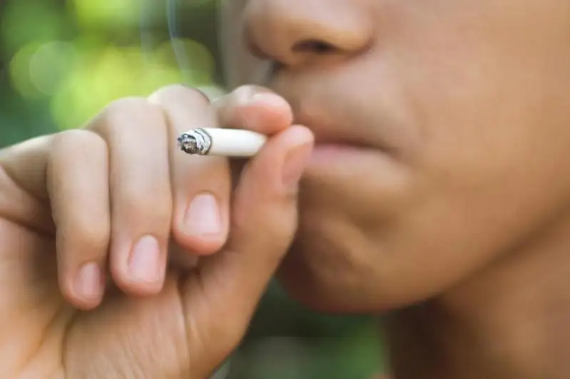 Сколько подростков злоупотребляют курением в Казахстане