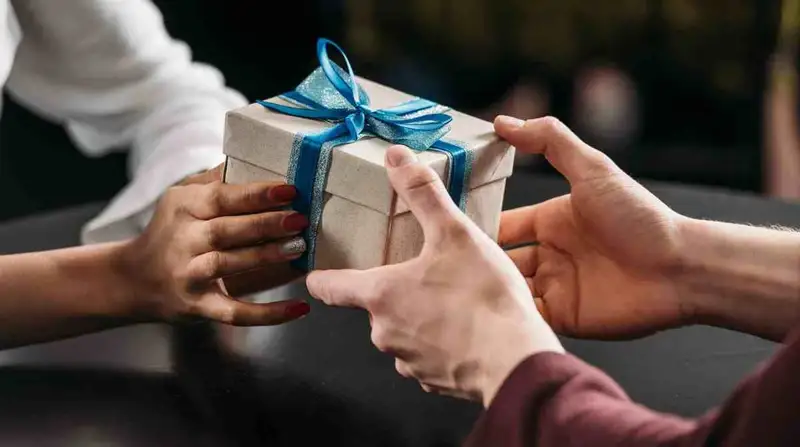 قازاقستاندا سۋديالار مەن دەپۋتاتتارعا سىيلىق بەرۋگە تىيىم سالماق
